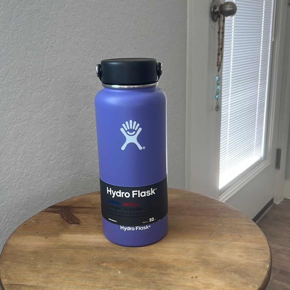 Hydro Flask 32 oz. Plum color.